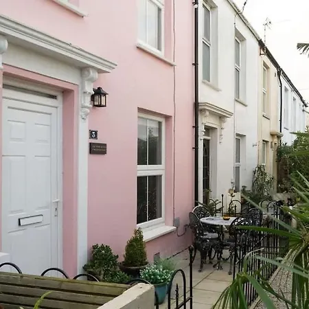 Peaceful & Tranquil Cottage With Private Terrace At 'The Pink House' Falmouth Exterior photo