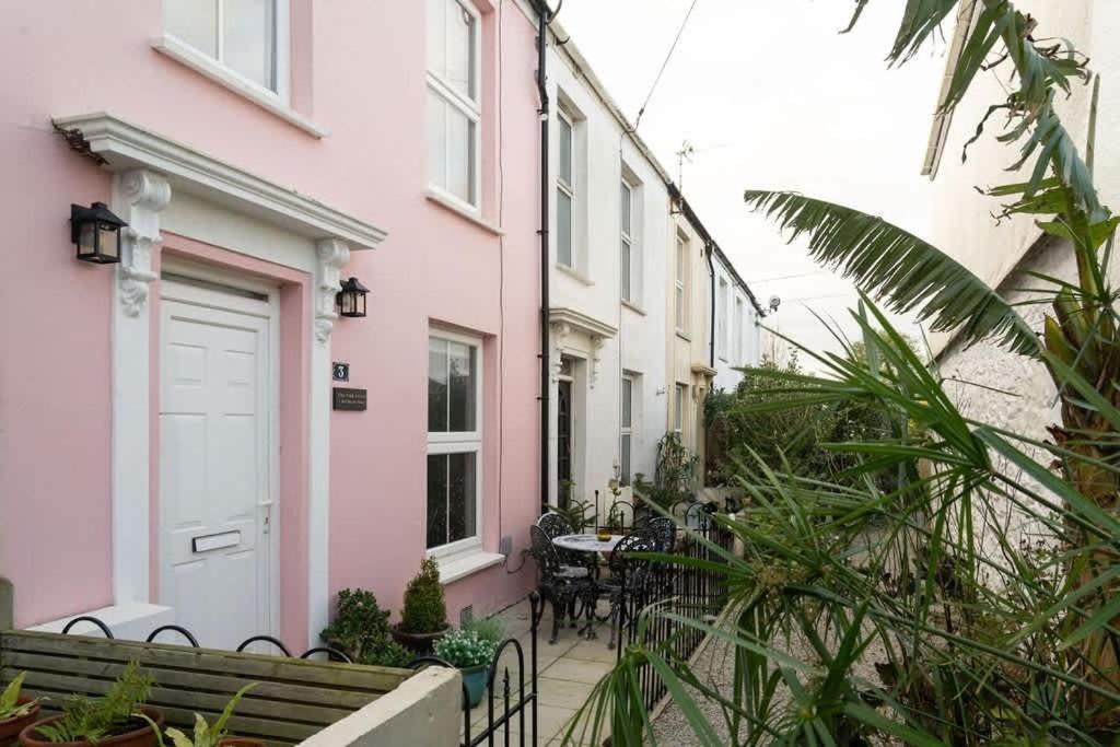 Holiday home Peaceful & Tranquil With Private Terrace At 'the Pink House' *
